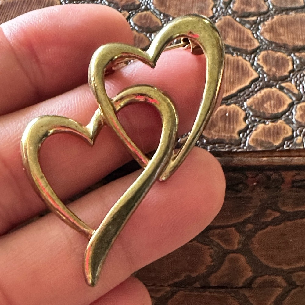 Vintage Gold Tone Double Hollow Heart Pin / Brooch.